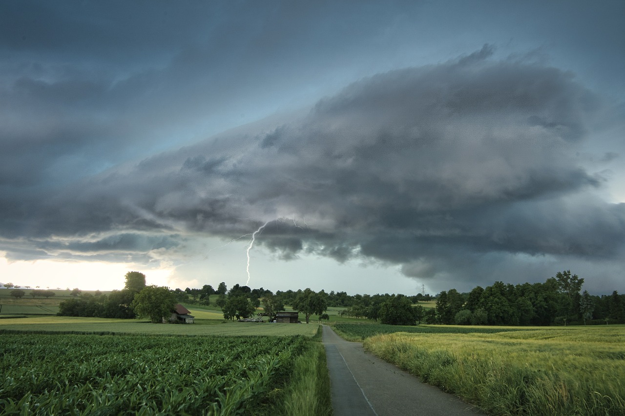 How to Photograph Rain and Stormy Weather Creatively